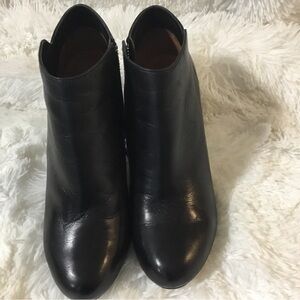 Chloe Black Vero Cuoio Sleek Black Ankle Booties